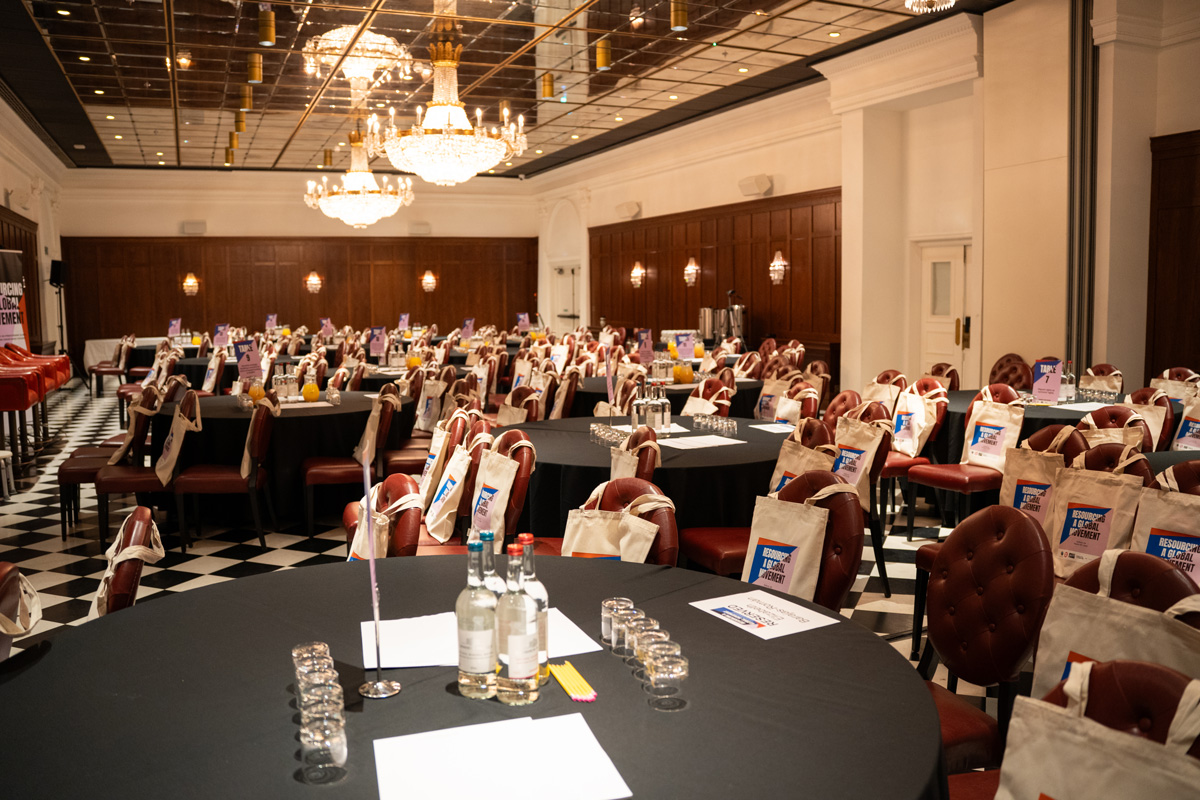 WEB MM GLOBAL MOVEMENT 25 OXFORD